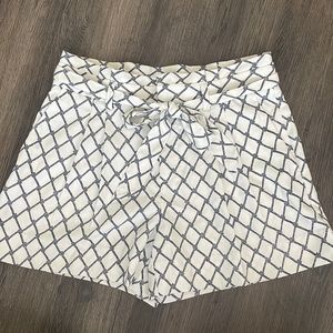 Banana Republic Tailored Paper Bag Waste High Waist Shorts (Size 4)